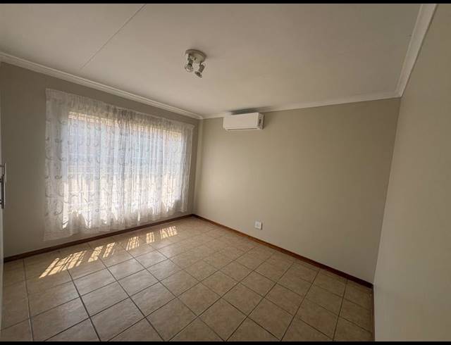 2 BEDROOM TOWNHOUSE FOR SALE IN ROOIHUISKRAAL